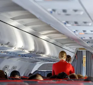 Qatar Airways-Kabina-posada-Jumbo-Travel